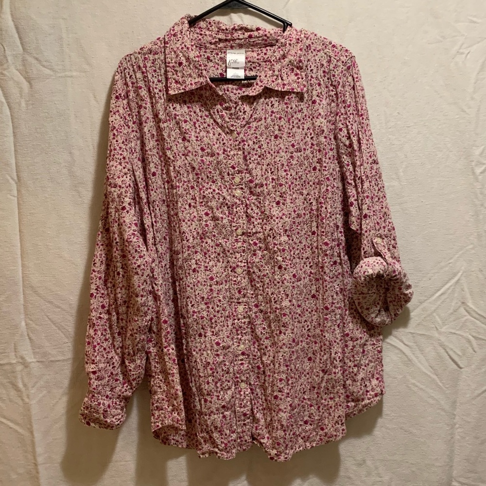 Light weight floral 3/4 or full blouse